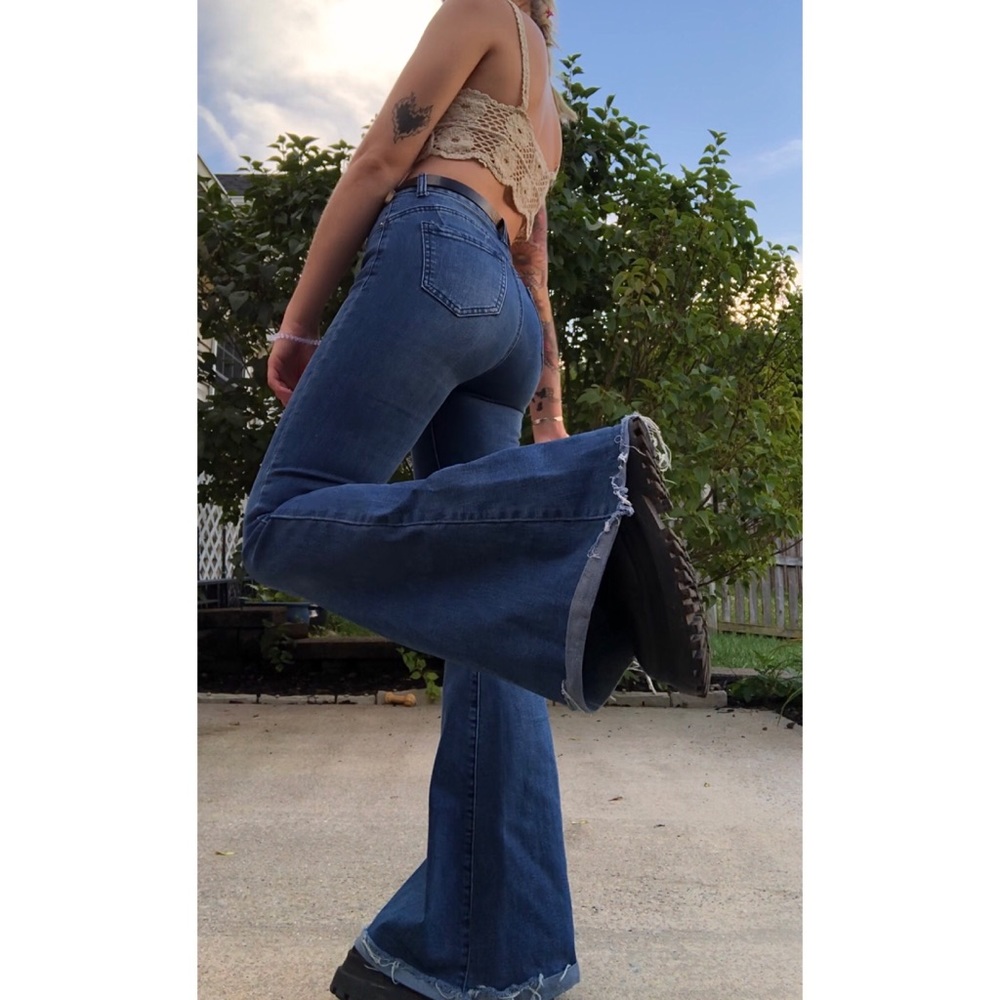 Top Size: Small(33in. bust) Jean Size: 0small (34in. hips) Boot Size: 6